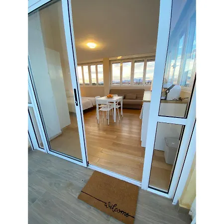 Attic With Great Terrace Close To The Sea Apartment *